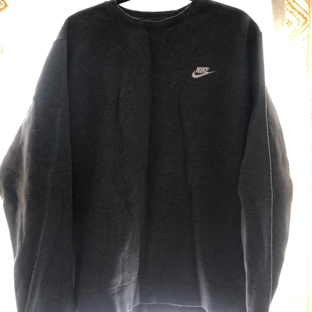 Grey men’s extra-large Nike crewneck